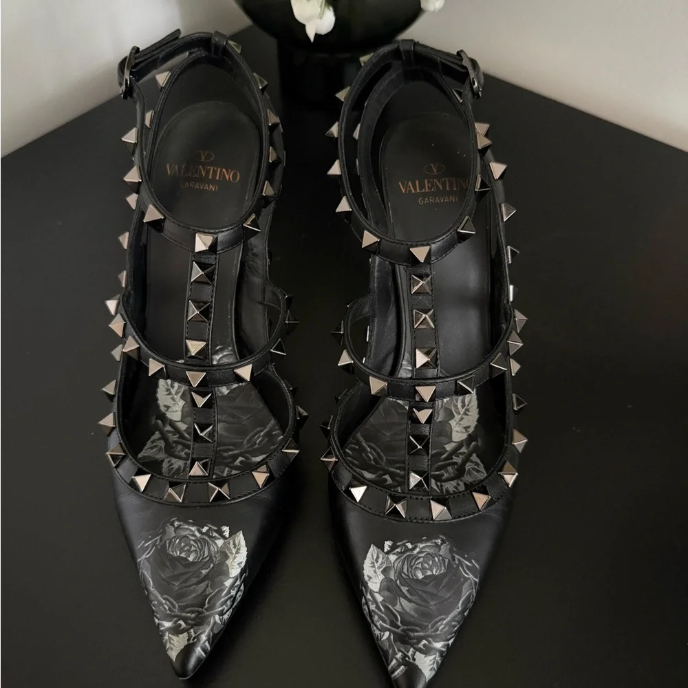 Valentino Black Rockstud Floral Pointed T-Strap Heels Sz 36.5 - Picture 2 of 6